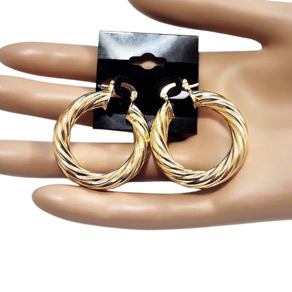 1 1/2" Long 18K Gold Plated Round Ribbed Hoop Pierced Post Earrings Swirl Band - Picture 3 of 3